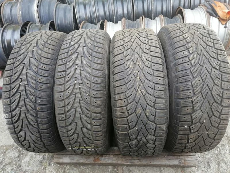 Гуми Зимни 245/70R16, снимка 2 - Гуми и джанти - 29589348