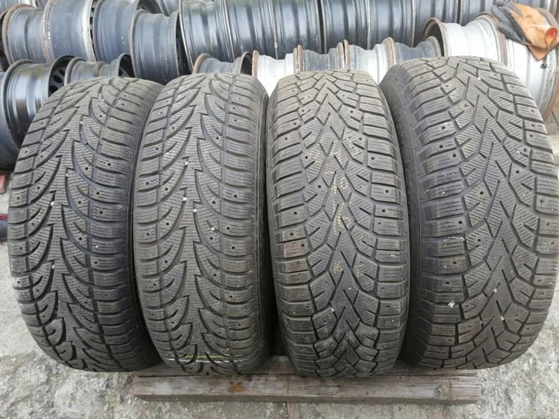 Гуми Зимни 245/70R16, снимка 1 - Гуми и джанти - 29589348