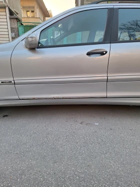 Mercedes-Benz C 200, снимка 7