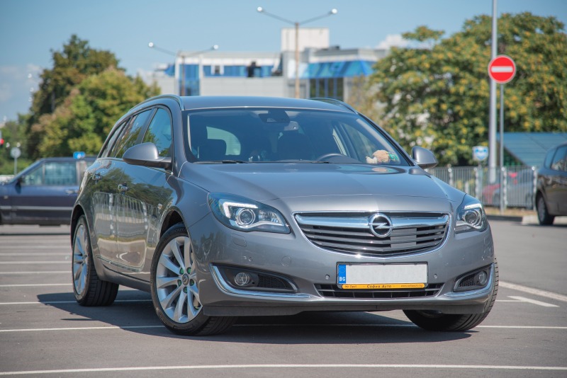 Opel Insignia Sports Tourer, снимка 1 - Автомобили и джипове - 45609433