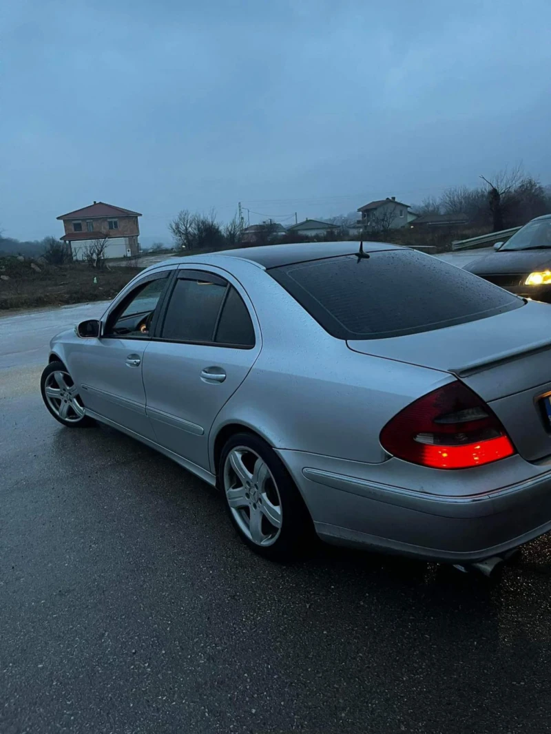 Mercedes-Benz E 270, снимка 5 - Автомобили и джипове - 47831084