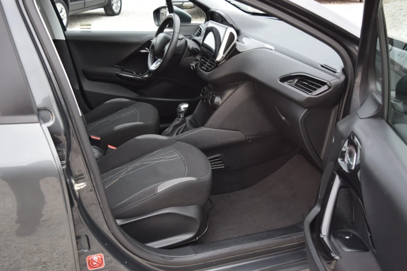 Peugeot 208 1.4 hdi* навигация* камера, снимка 10 - Автомобили и джипове - 48162763