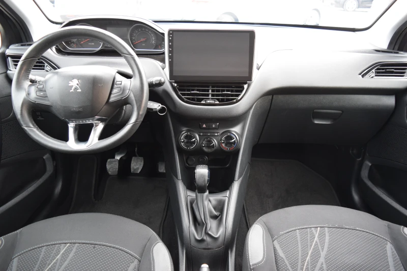 Peugeot 208 1.4 hdi* навигация* камера, снимка 11 - Автомобили и джипове - 48162763