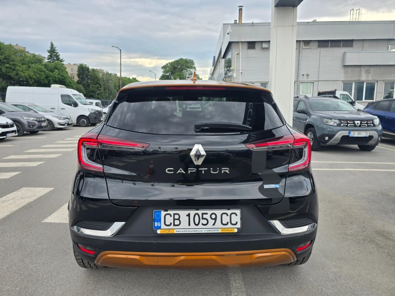Renault Captur 1.6i Plug-In Hybrid, снимка 4 - Автомобили и джипове - 50480693