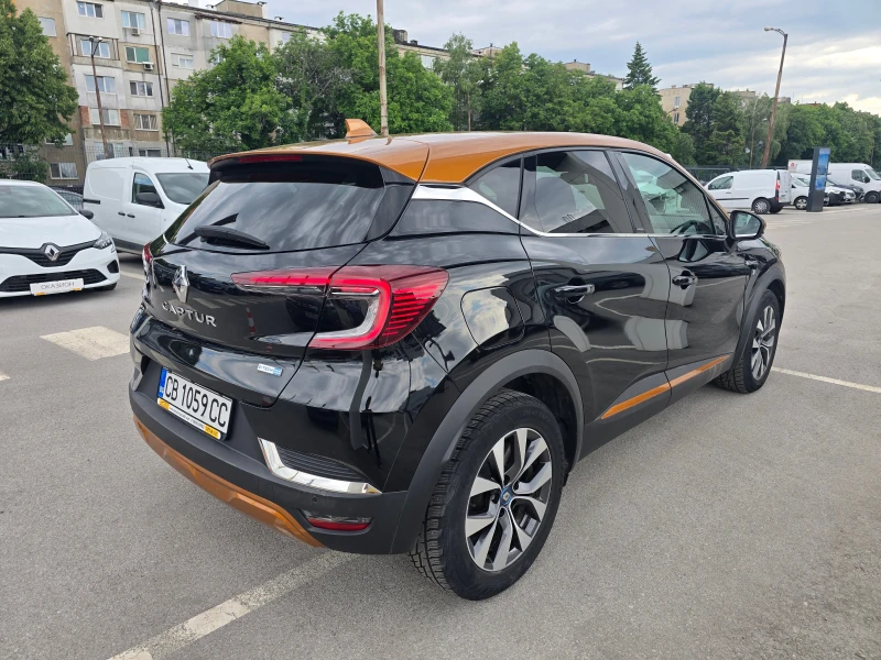Renault Captur 1.6i Plug-In Hybrid, снимка 5 - Автомобили и джипове - 50480693