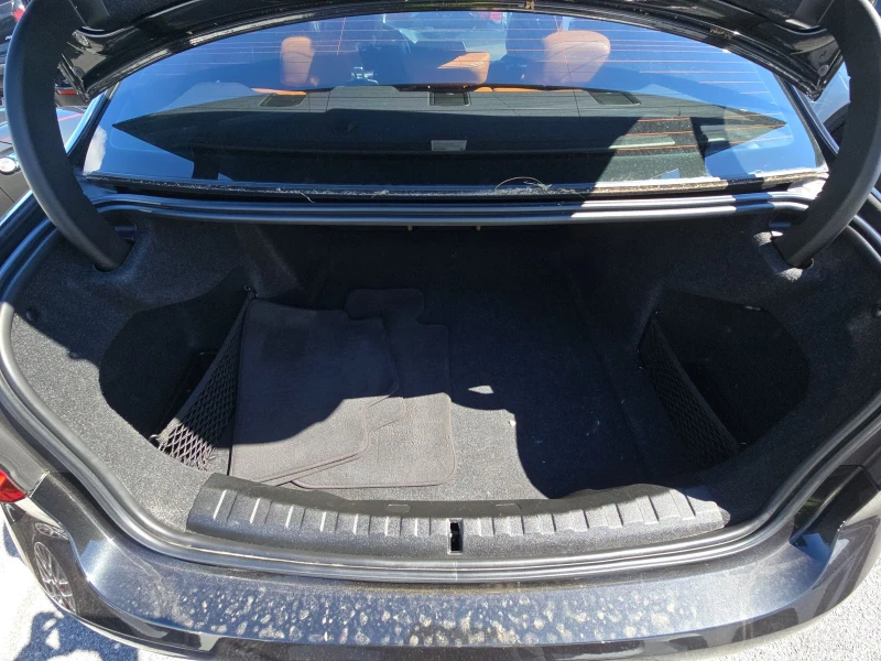 BMW 330 M-pkg* Xdrive* Blind Spot* AMBIENT LIGHTIN* Подгре, снимка 14 - Автомобили и джипове - 52317674