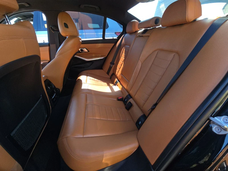 BMW 330 M-pkg* Xdrive* Blind Spot* AMBIENT LIGHTIN* Подгре, снимка 12 - Автомобили и джипове - 52317674