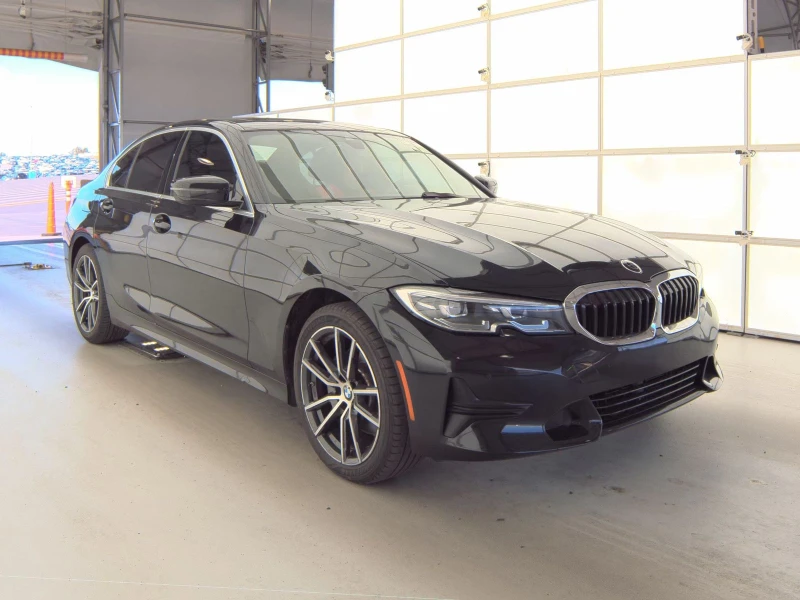 BMW 330 M-pkg* Xdrive* Blind Spot* AMBIENT LIGHTIN* Подгре, снимка 2 - Автомобили и джипове - 52317674