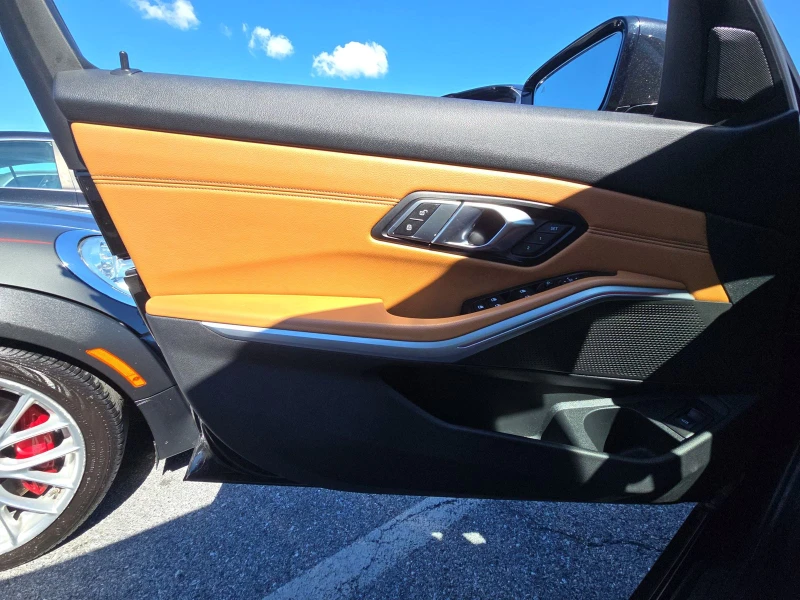 BMW 330 M-pkg* Xdrive* Blind Spot* AMBIENT LIGHTIN* Подгре, снимка 9 - Автомобили и джипове - 52317674