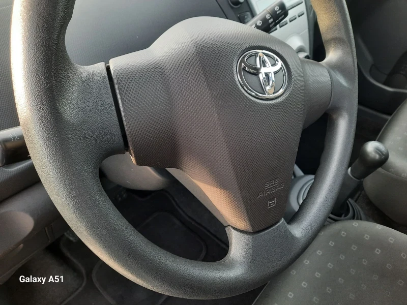 Toyota Yaris 1000 куб. Бензин, КЛИМАТИК , снимка 12 - Автомобили и джипове - 52634513