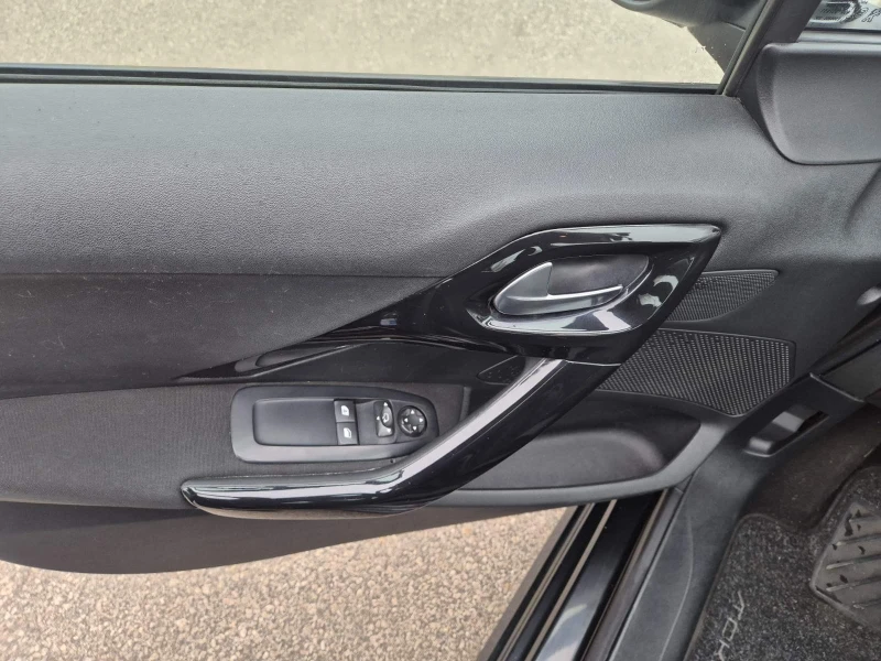 Peugeot 208 Peugeot 208 1.2VTI GPL EURO 6B, снимка 11 - Автомобили и джипове - 53224235