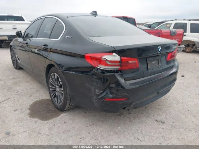 BMW 530E E IPERFORMANCE, Налична сервизна, минимална щета!, снимка 7 - Автомобили и джипове - 48813315