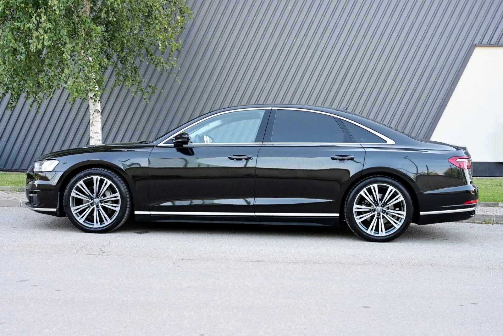 Audi A8 50 TDI* DISTRONIC* MATRIX* VAKUM* СЕРВИЗНА ИСТОРИЯ - изображение 4