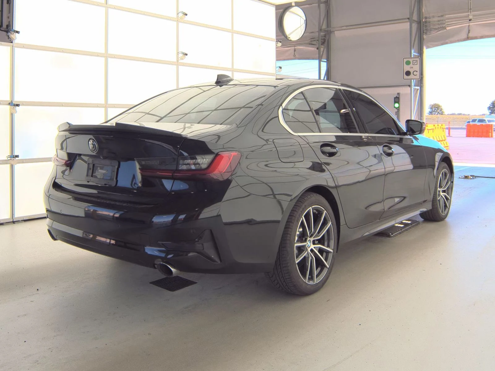 BMW 330 M-pkg* Xdrive* Blind Spot* AMBIENT LIGHTIN* Подгре - изображение 4