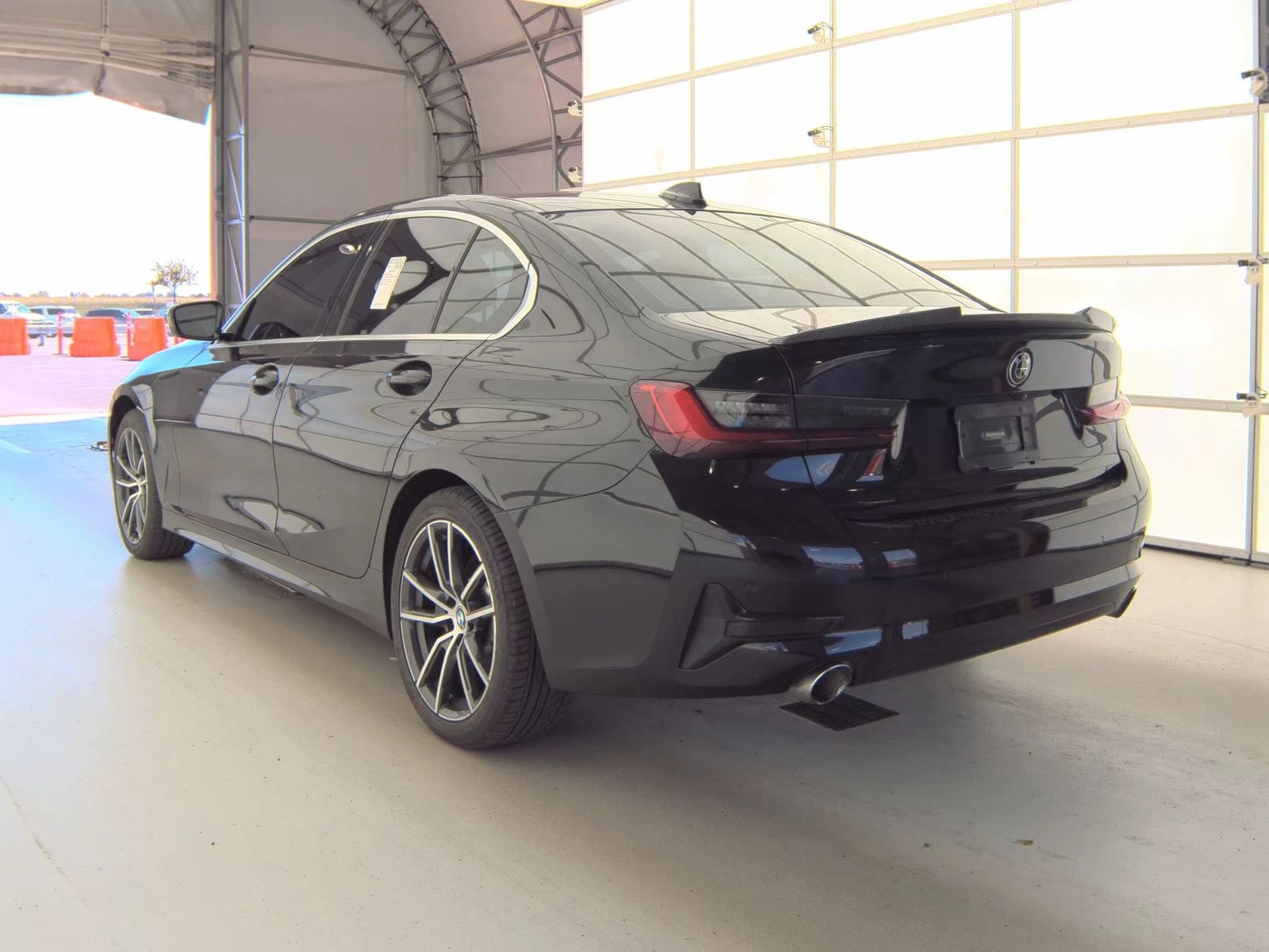 BMW 330 M-pkg* Xdrive* Blind Spot* AMBIENT LIGHTIN* Подгре - изображение 3