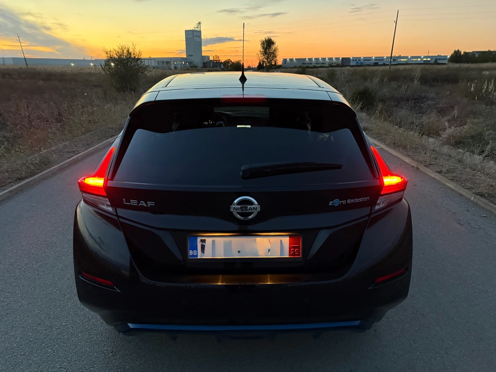 Nissan Leaf   - изображение 5