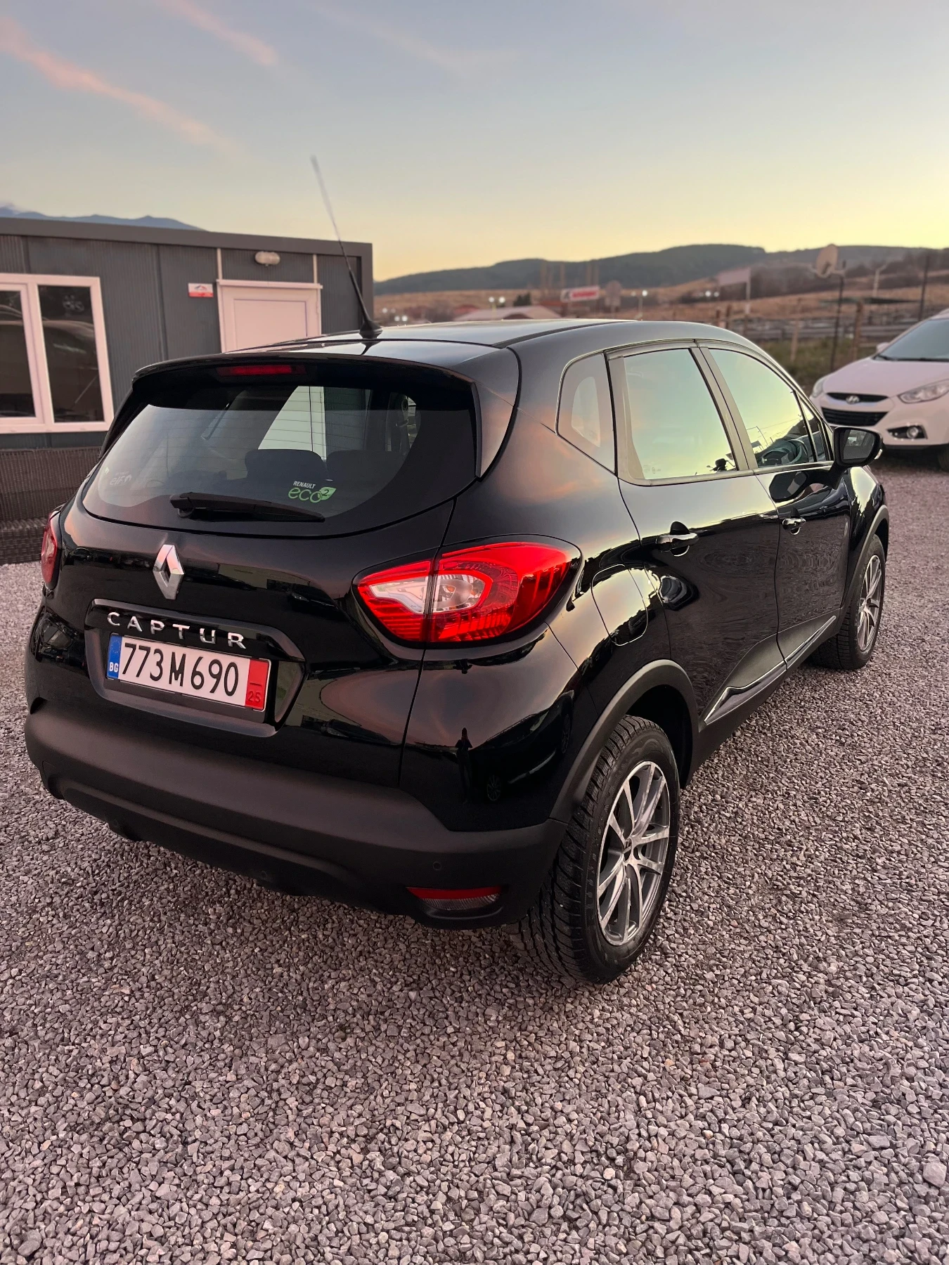Renault Captur Renault Captur 1.5dci 90hp Keyless Navi LED | Mobile.bg   6