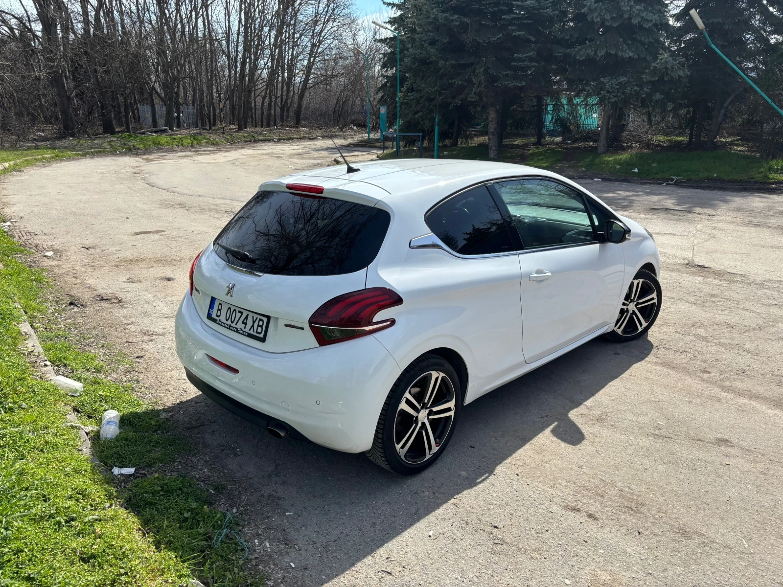 Peugeot 208 GT Line 1.6 BlueHDi 120 k.c. Камера / Парктроник /, снимка 3 - Автомобили и джипове - 53756464