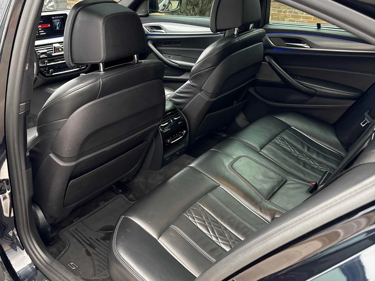 BMW 530 Mpack* Обдух* 360* масаж* H&K* Подгрев, снимка 10 - Автомобили и джипове - 53858570