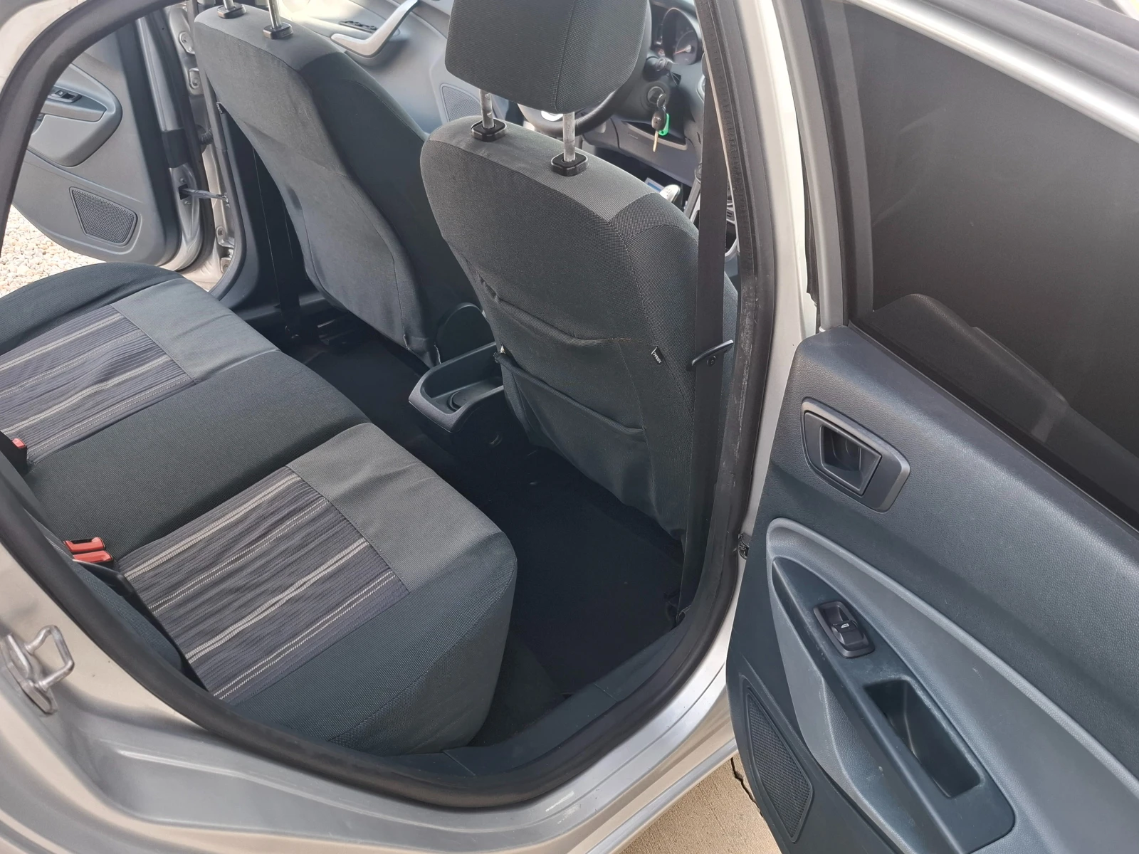 Ford Fiesta 1.4i/Клима/ГазИнж, снимка 11 - Автомобили и джипове - 53862598