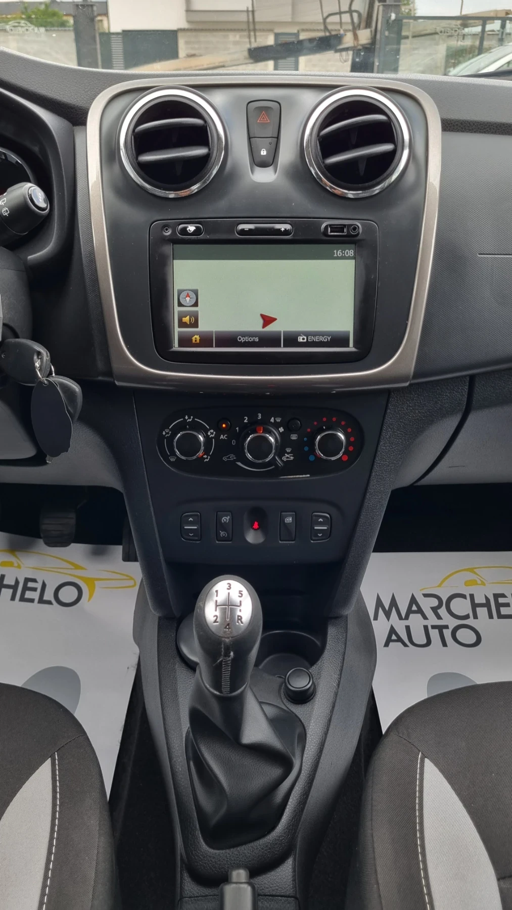 Dacia Sandero 1.5 d, снимка 14 - Автомобили и джипове - 55033697