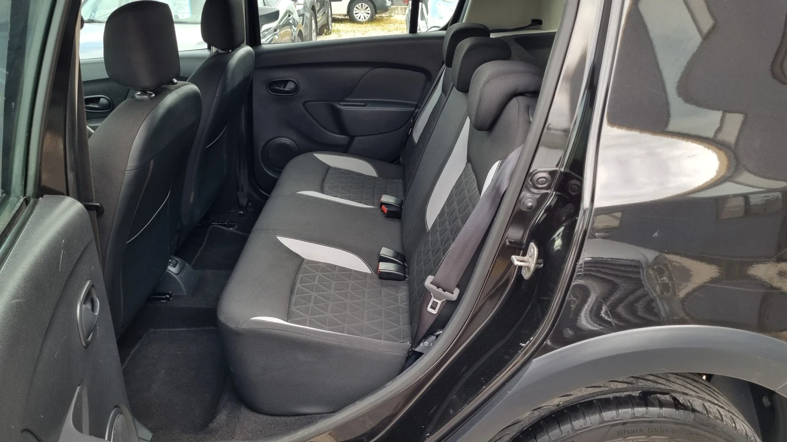 Dacia Sandero 1.5 d, снимка 12 - Автомобили и джипове - 55033697