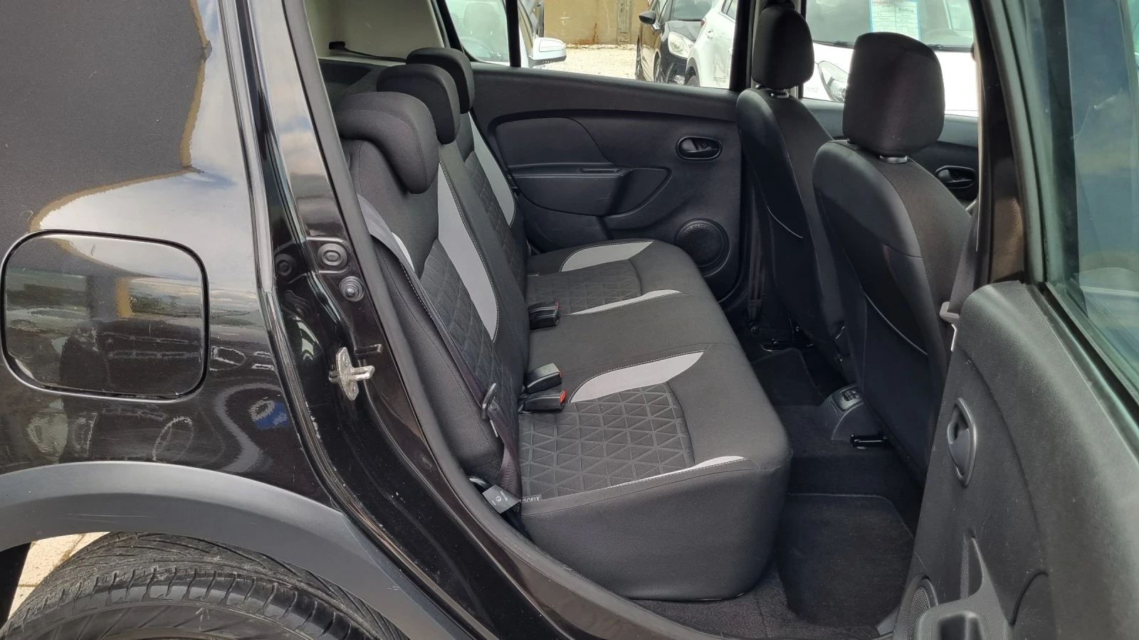 Dacia Sandero 1.5 d, снимка 11 - Автомобили и джипове - 55033697