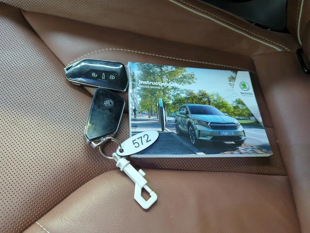 Skoda Enyaq iV 60, снимка 10 - Автомобили и джипове - 55411095