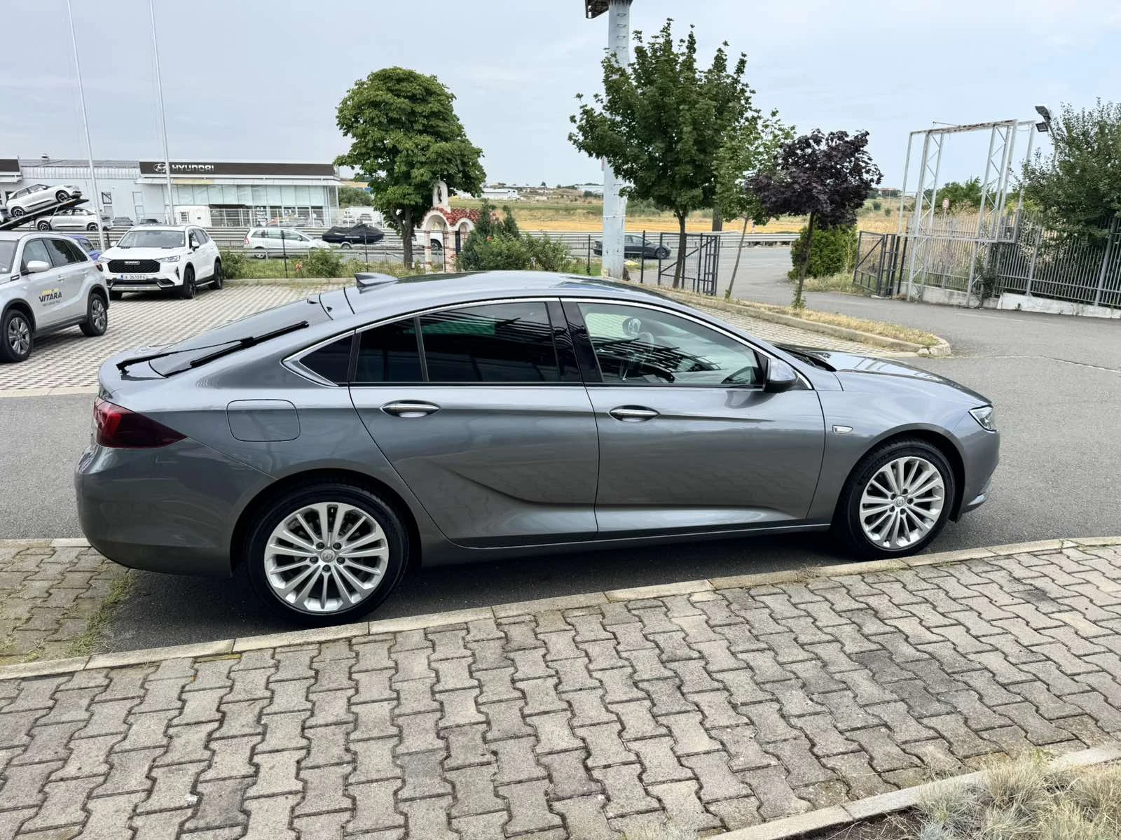 Opel Insignia Grand Sport 2.0D, снимка 4 - Автомобили и джипове - 55429243