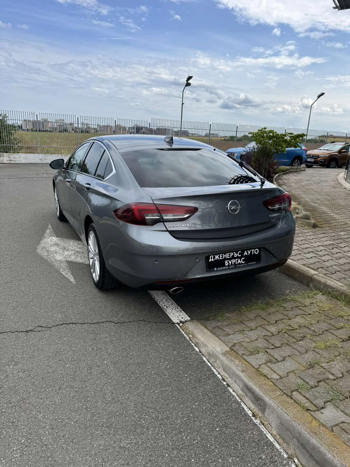 Opel Insignia Grand Sport 2.0D, снимка 6 - Автомобили и джипове - 55429243