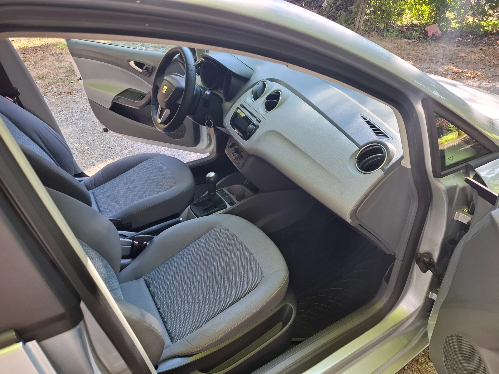 Seat Ibiza, снимка 12 - Автомобили и джипове - 55742501