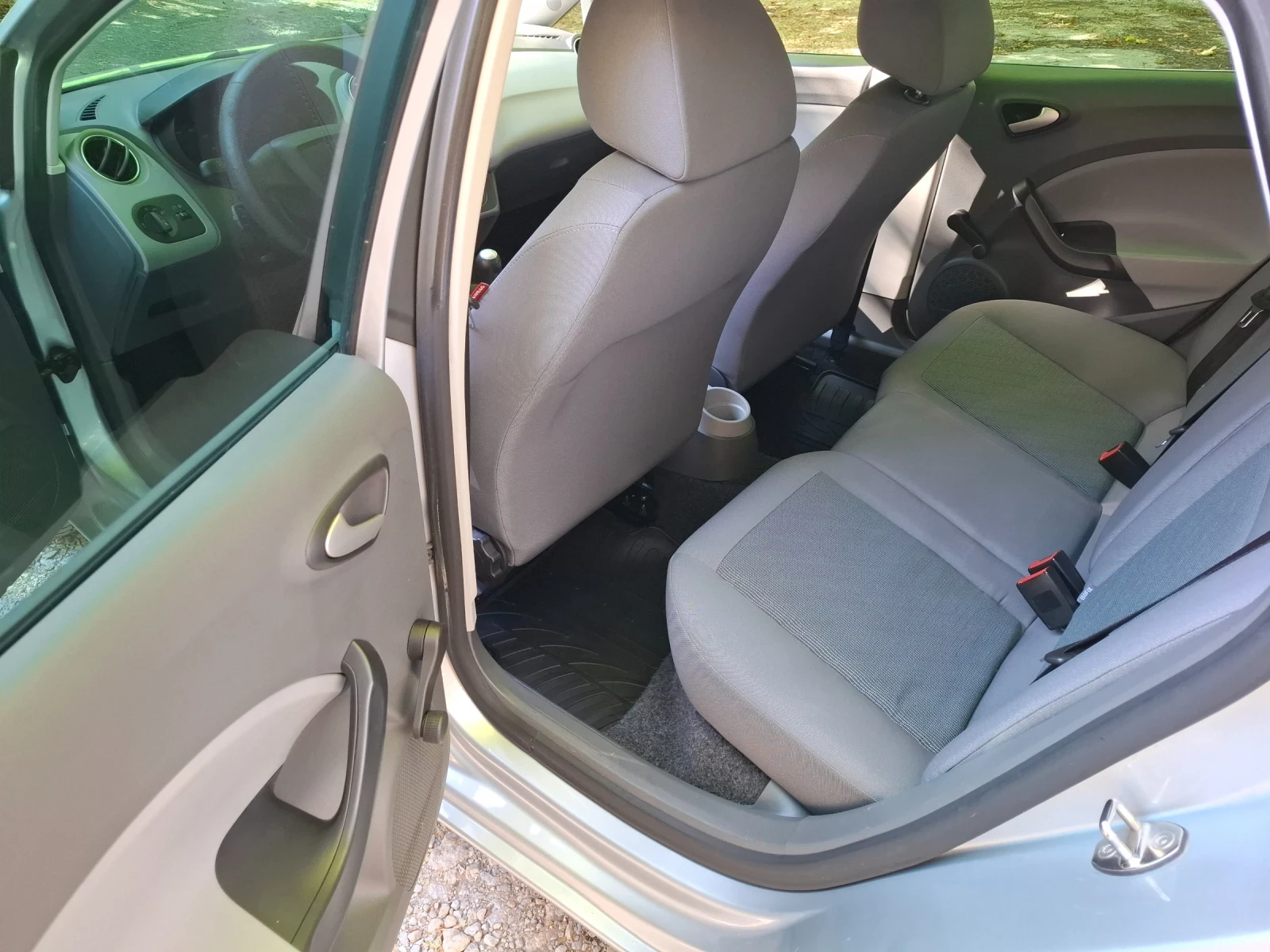 Seat Ibiza, снимка 10 - Автомобили и джипове - 55742501