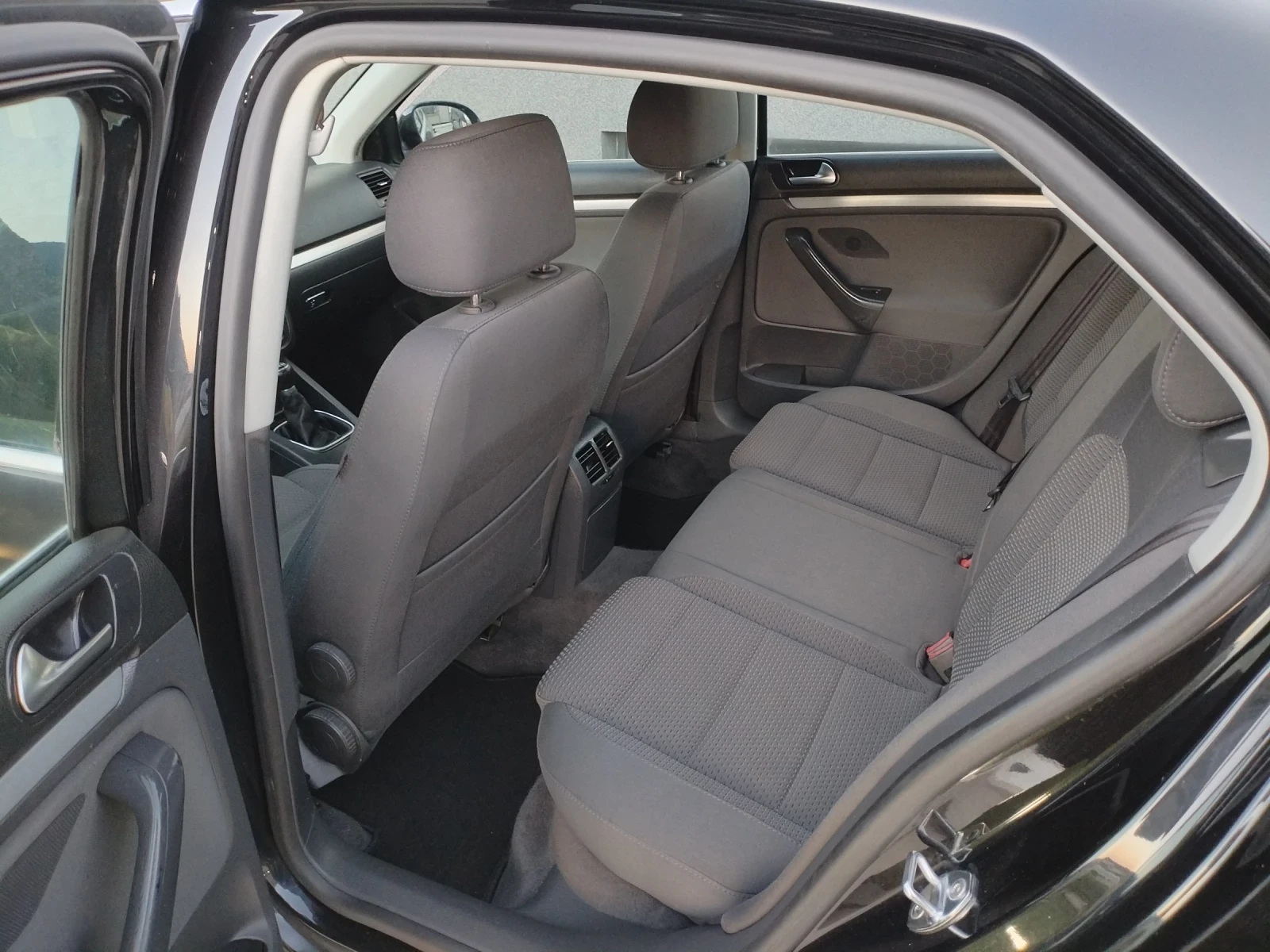 VW Jetta 2.0 TDI BKD 140hp 6ск Подгреви , снимка 13 - Автомобили и джипове - 55754809