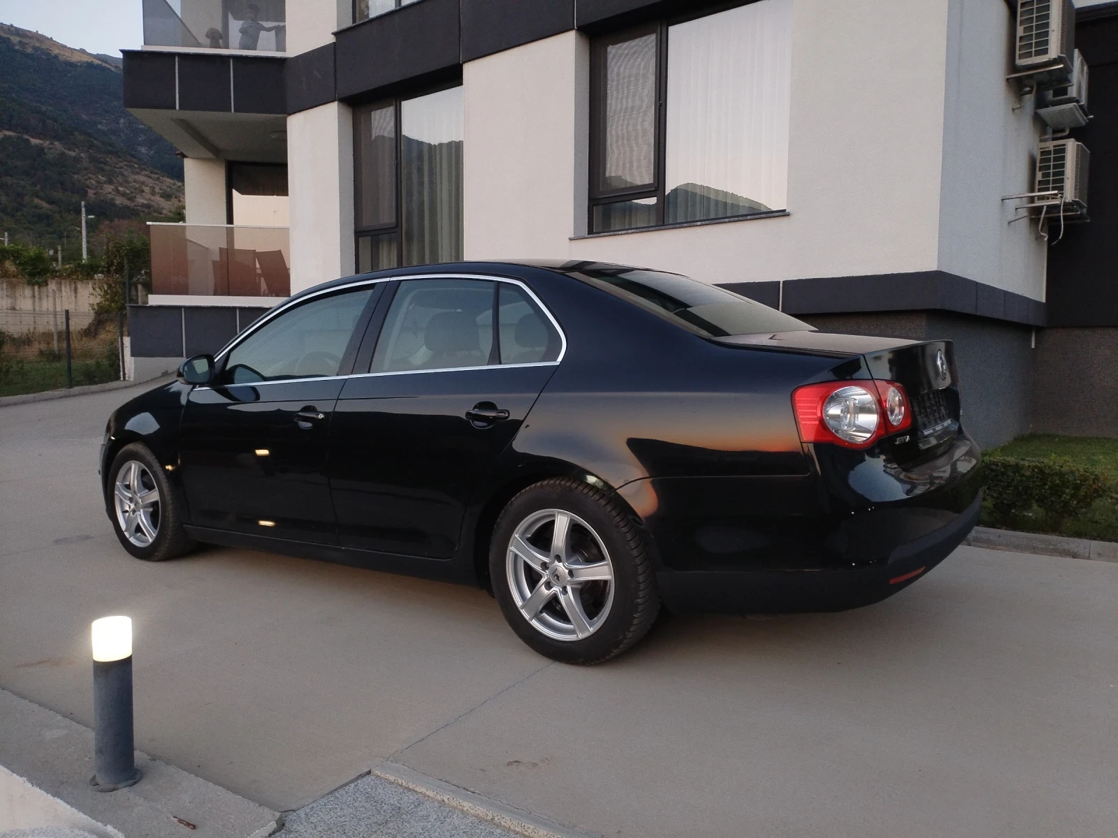 VW Jetta 2.0 TDI BKD 140hp 6ск Подгреви , снимка 8 - Автомобили и джипове - 55754809