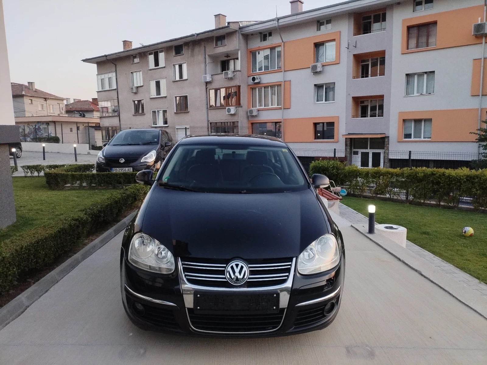 VW Jetta 2.0 TDI BKD 140hp 6ск Подгреви , снимка 2 - Автомобили и джипове - 55754809