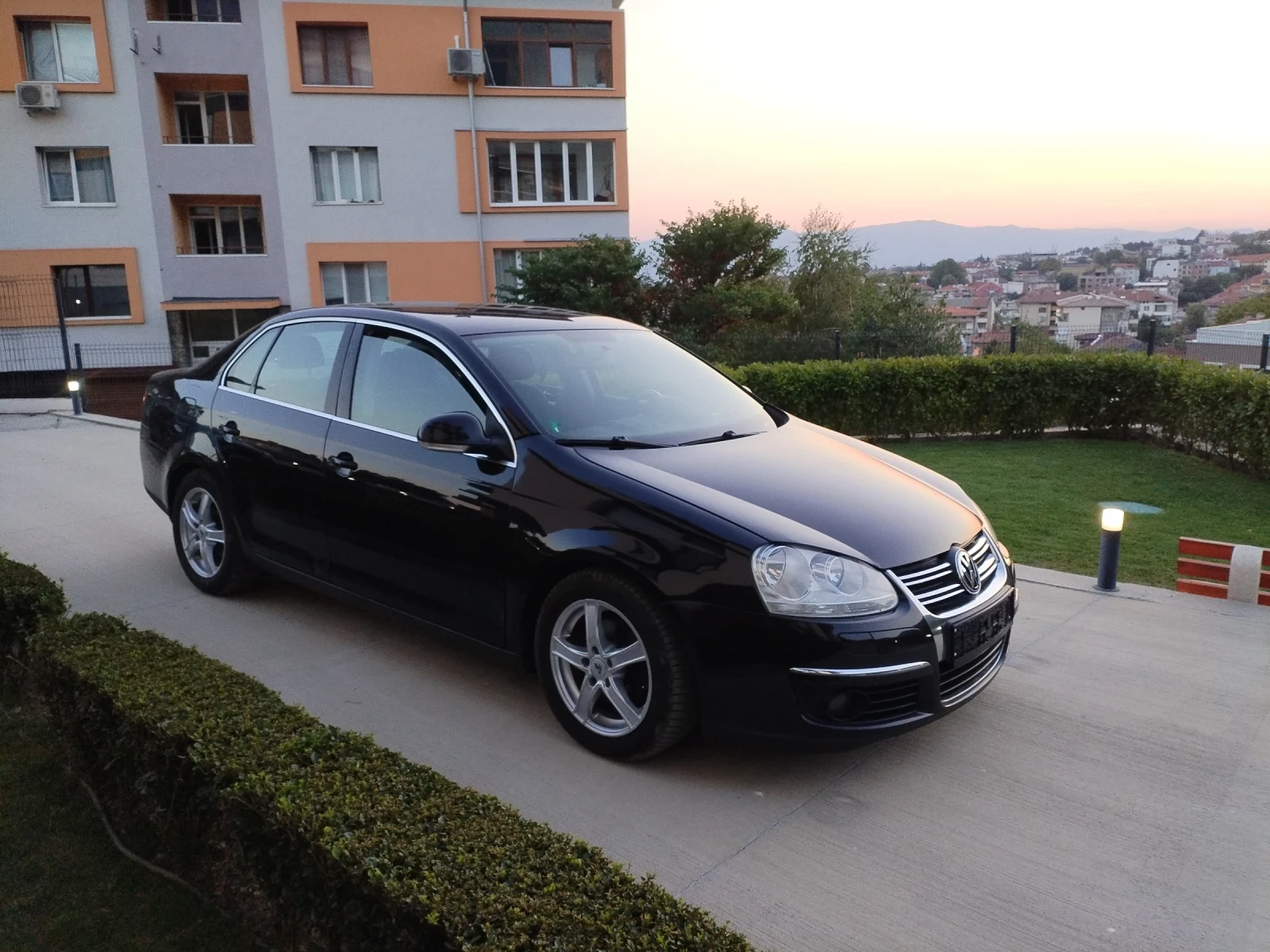 VW Jetta 2.0 TDI BKD 140hp 6ск Подгреви , снимка 3 - Автомобили и джипове - 55754809
