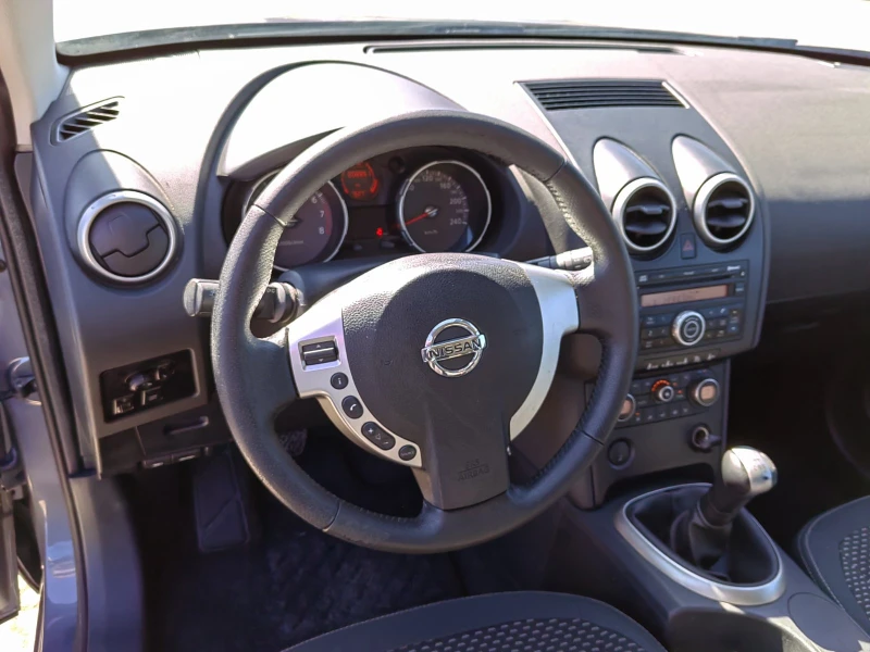 Nissan Qashqai 1.6i, снимка 9 - Автомобили и джипове - 49687669