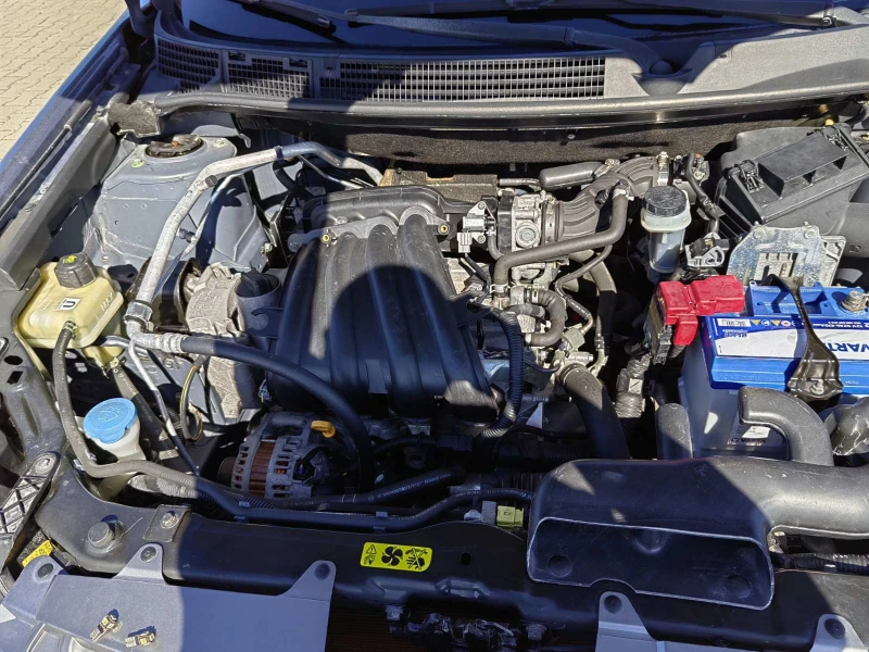 Nissan Qashqai 1.6i, снимка 8 - Автомобили и джипове - 49687669