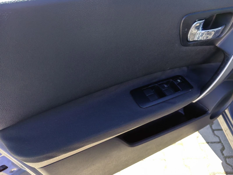 Nissan Qashqai 1.6i, снимка 13 - Автомобили и джипове - 49687669