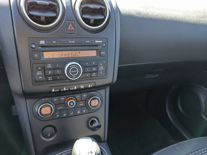 Nissan Qashqai 1.6i, снимка 10 - Автомобили и джипове - 49687669