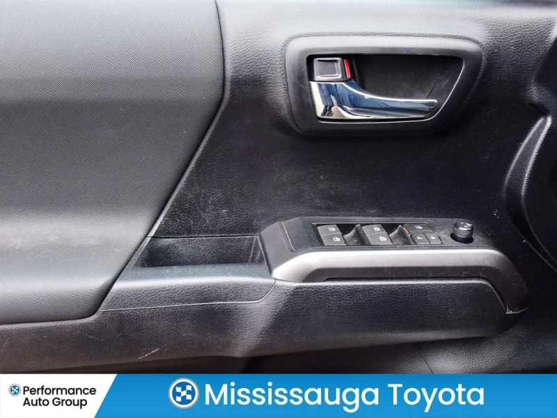 Toyota Tacoma * SR5 * CARFAX * БЕЗ ПЪРВОНАЧАЛНА ВНОСКА, снимка 13 - Автомобили и джипове - 53088474