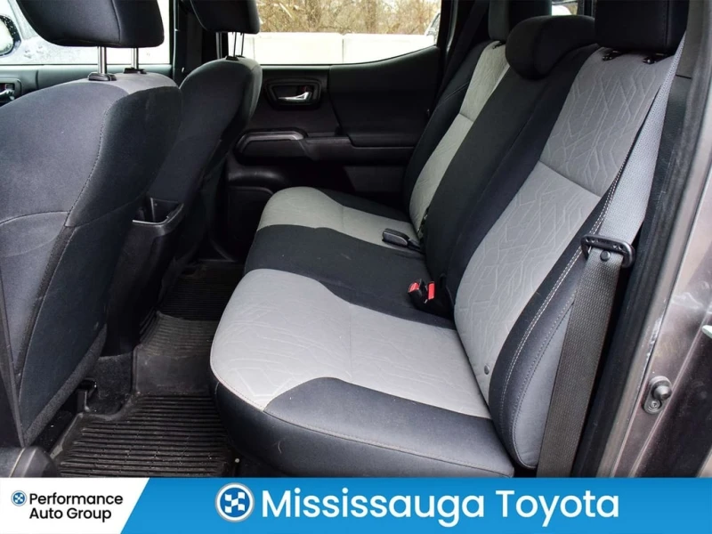 Toyota Tacoma * SR5 * CARFAX * БЕЗ ПЪРВОНАЧАЛНА ВНОСКА, снимка 15 - Автомобили и джипове - 53088474