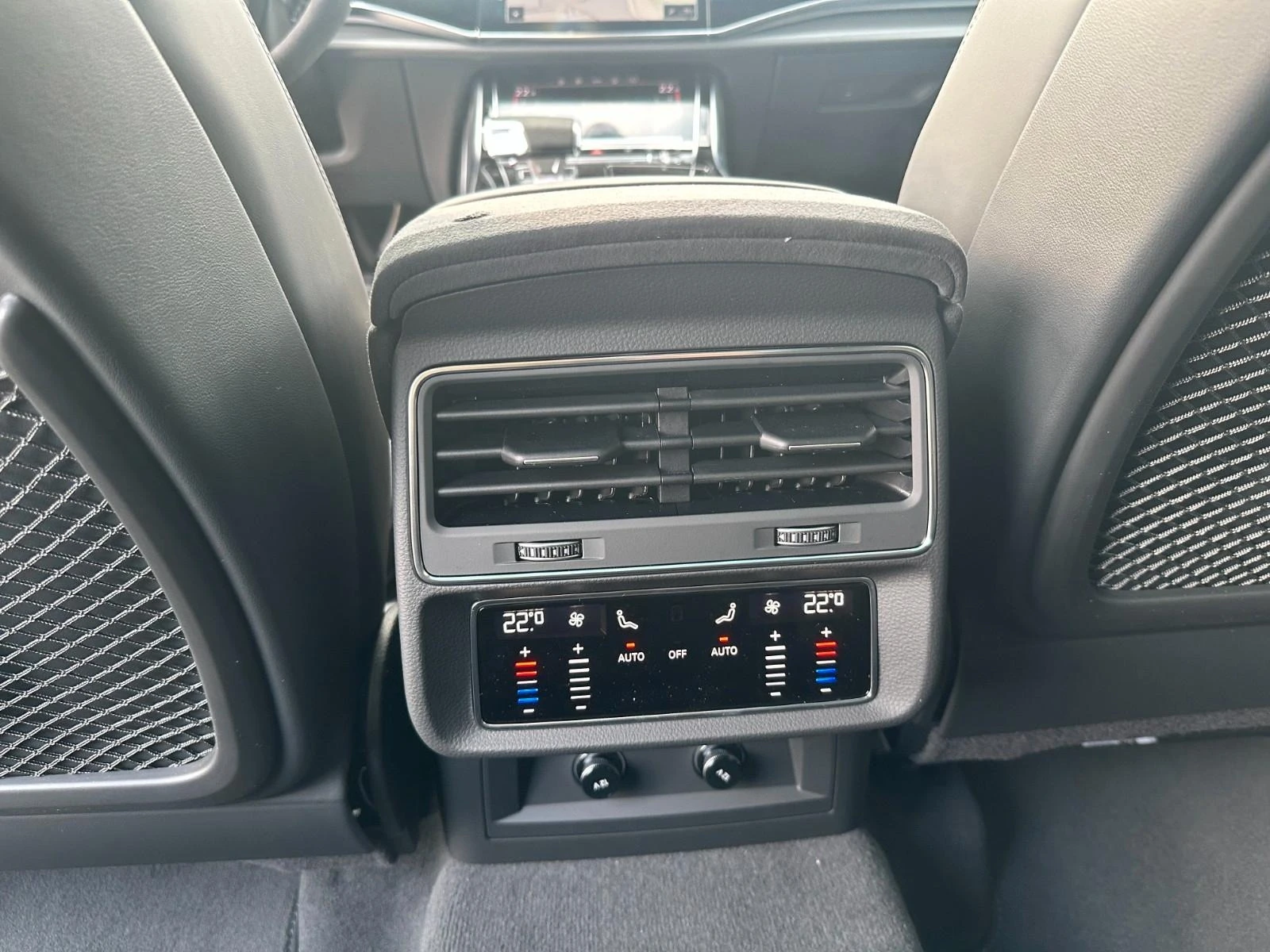 Audi RSQ8 PERFORMANCE/CERAMIC/CARBON/HEAD UP/B&O/MATRIX/PANO | Mobile.bg   17