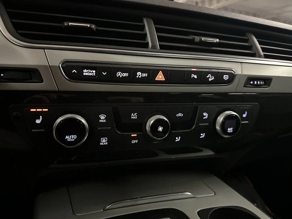 Audi Q7 2.0 TFSI* Komfort* АвтоКредит* (ЦЕНА ДО БГ), снимка 14 - Автомобили и джипове - 54001017