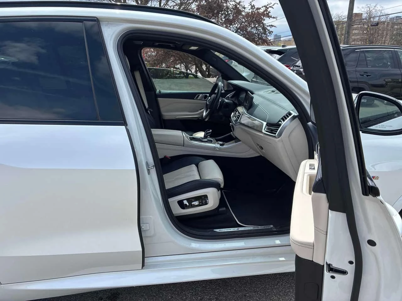 BMW X5 M50i/ПАНОРАМА/ДИСТРОНИК/360 КАМЕРИ, снимка 11 - Автомобили и джипове - 54488495