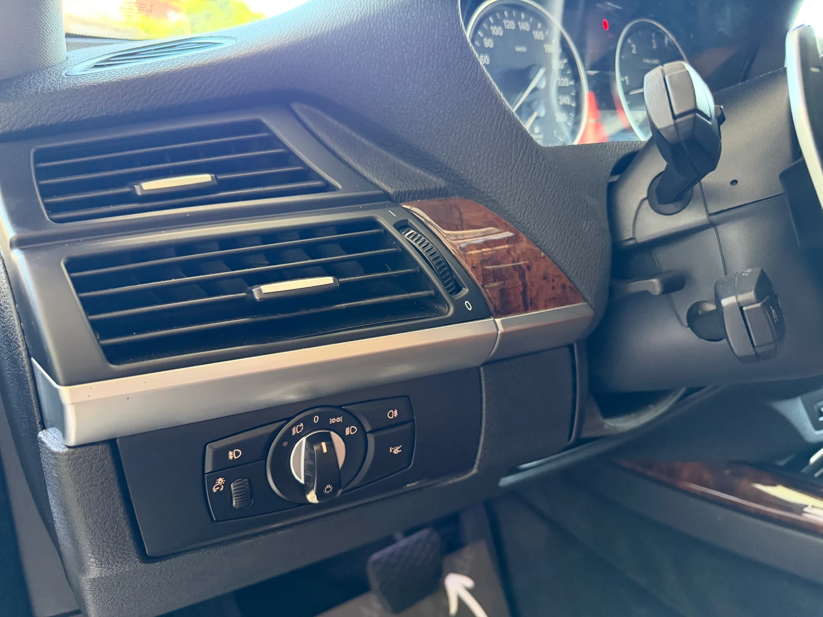 BMW X5 HEAD UP/ПАНОРАМА/20ки/СТЕПЕНКИ/KOЖА/ПОДГРЕВ/ТV, снимка 8 - Автомобили и джипове - 54790035
