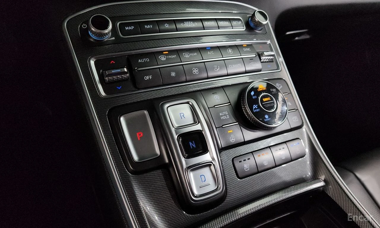 Hyundai Santa fe 2.2D Exclusive 4x4* DISTRONIC* ПОДГРЕВ* ОБДУХВАНЕ*, снимка 12 - Автомобили и джипове - 55431109