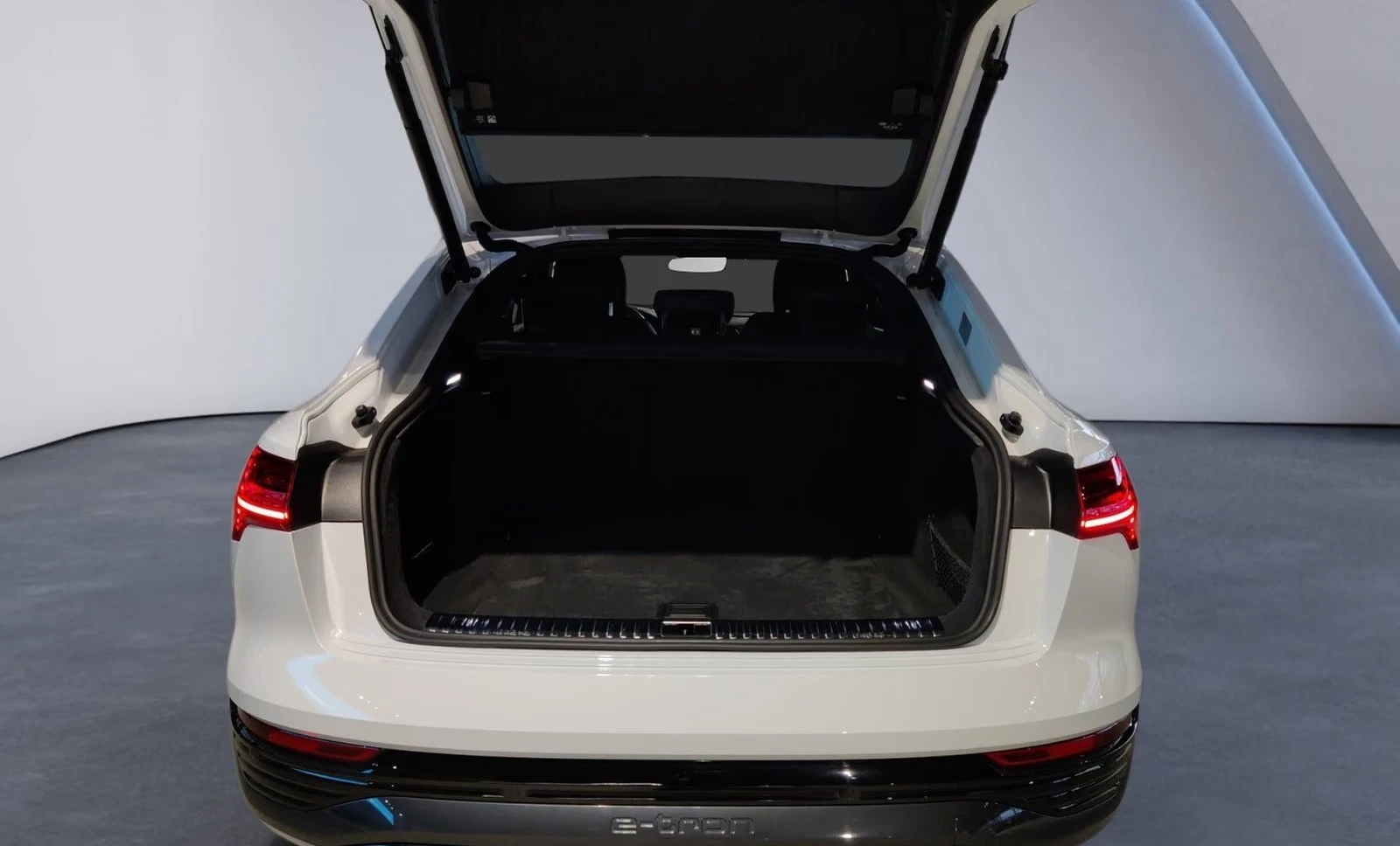 Audi Q8 E-TRON 50 / SPORTBACK/ B&O/ MATRIX/ 360/ HUD/ PANO, снимка 13 - Автомобили и джипове - 56085250