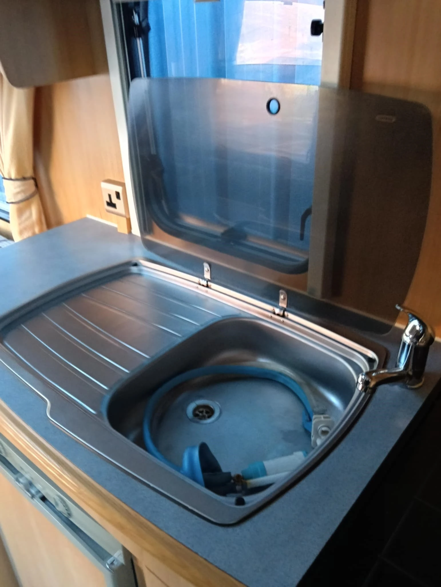 Каравана Chateau Lunar СОЛАР/МУВЪР/ФОРСЕЛ ДУШ КАБ./БОЙЛЕР - изображение 7