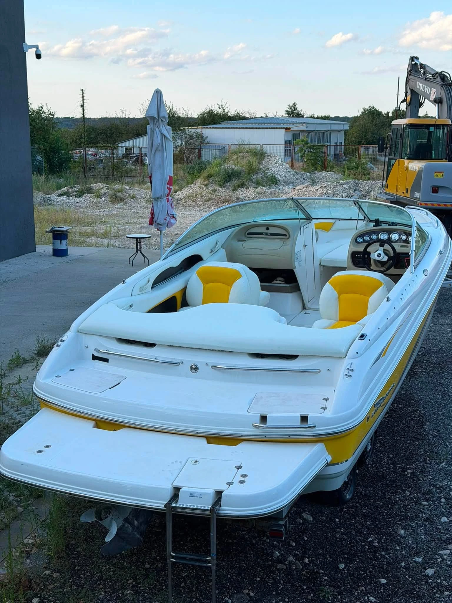 Моторна яхта Chaparral SSI220, снимка 9 - Воден транспорт - 55800989